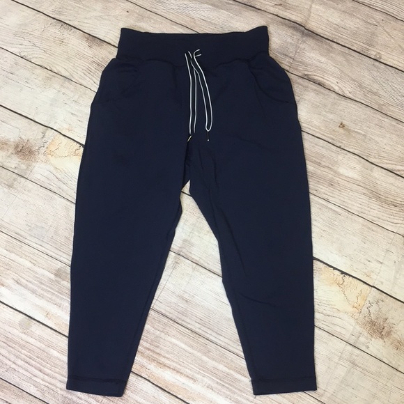 lululemon athletica Pants - Lululemon Navy Blue Capri Pants. Size 4